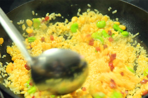 然后加入炒好的食材混合均勻，炒熟即可。出鍋前加少許黑胡椒、鹽和蔥花就可以啦！?。?>
					</div>
					<span>步驟 8/8</span>
					<p>然后加入炒好的食材混合均勻，炒熟即可。出鍋前加少許黑胡椒、鹽和蔥花就可以啦！?。?/p>
				</li>
		</ul>
	</div>
	</div>



<div   id=