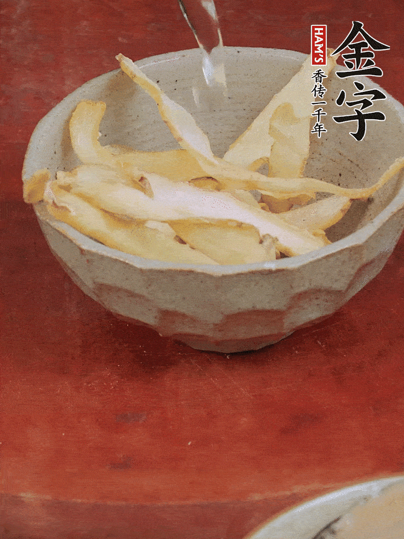 玉竹、花菇分別清水泡發(fā)。