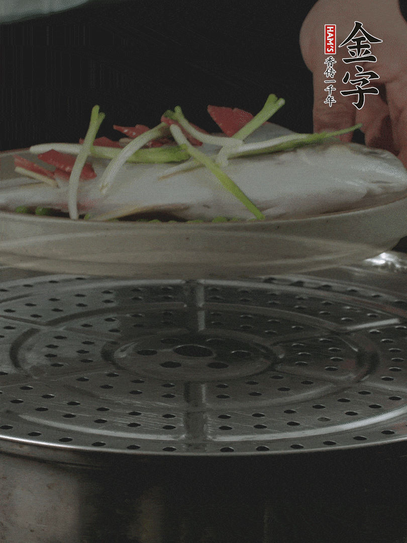 水開(kāi)后，大火上鍋蒸8～10分鐘。