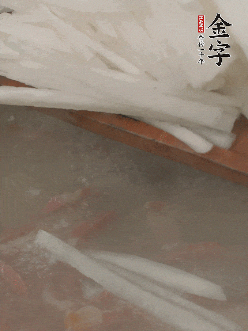 放蘿卜絲，燉5分鐘。