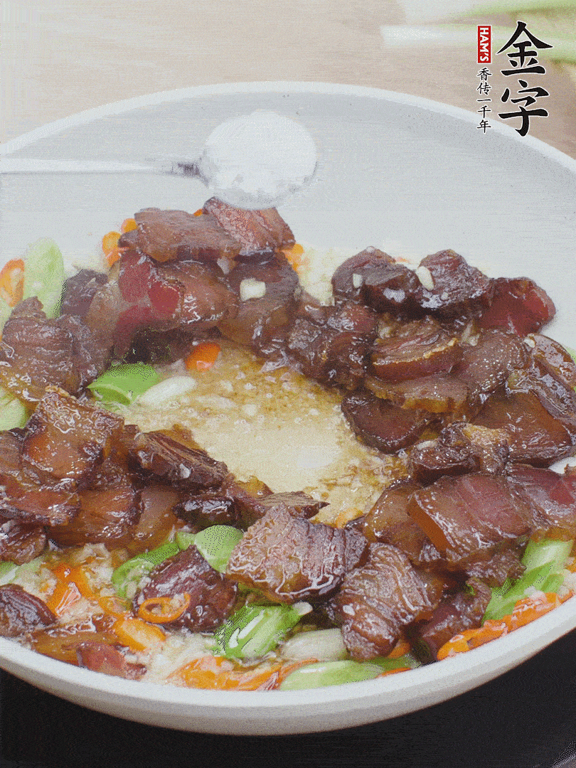 下醬油肉，一點(diǎn)生抽、白糖調(diào)味。