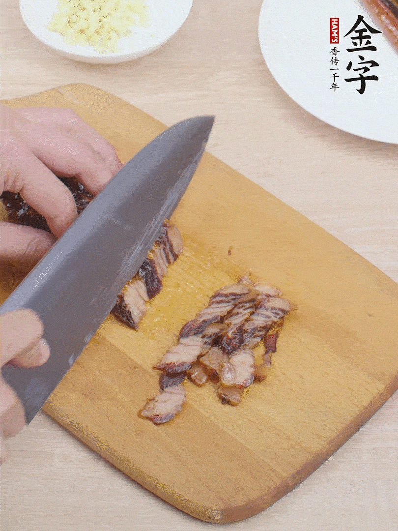 金字醬油肉切薄片。