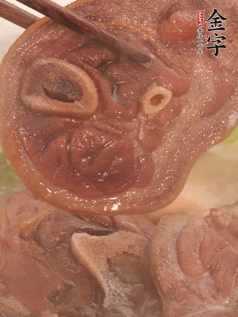 大火燒開后，調(diào)成小火燜煮30分鐘，煮至蓮藕軟糯。