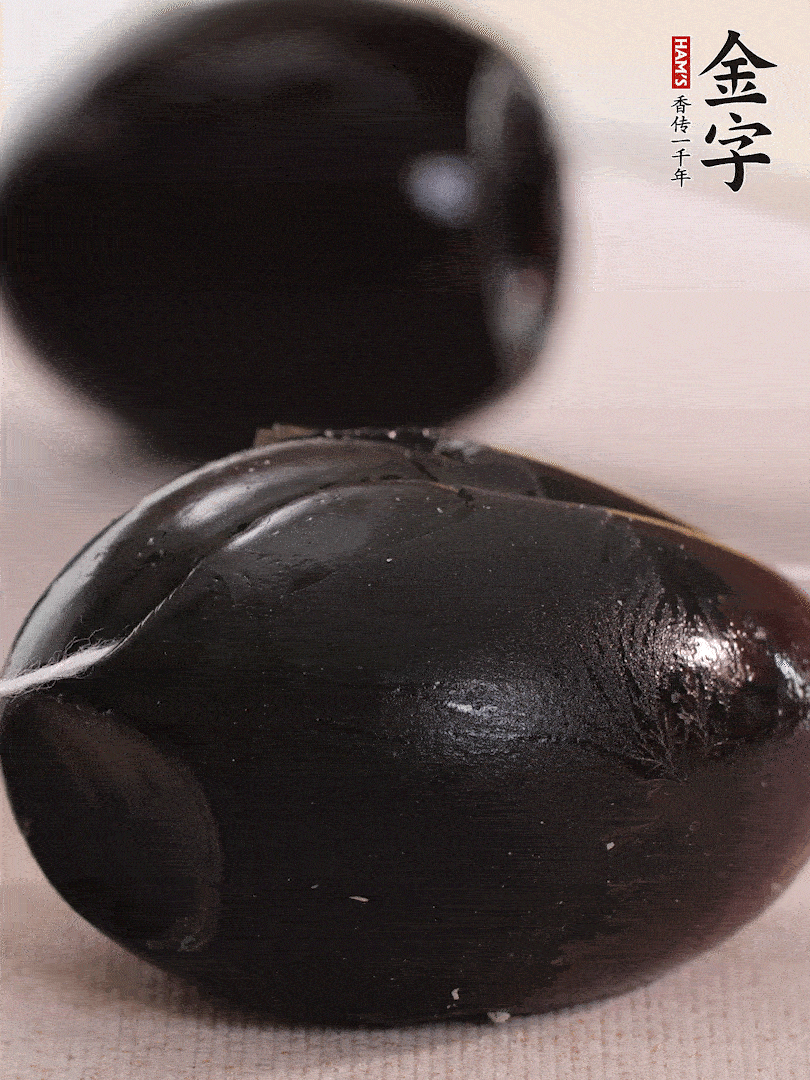 娃娃菜金針菇去跟洗凈，皮蛋改刀。