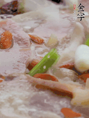 最后下枸杞、蒜白。
