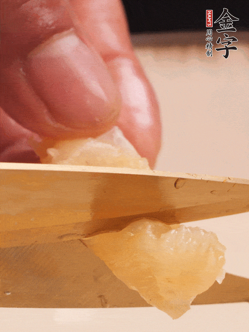 取出放入清水中，清洗表面，再剪成小段