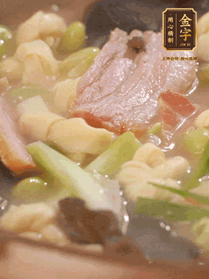最后加一點(diǎn)蠔油、雞精調(diào)味